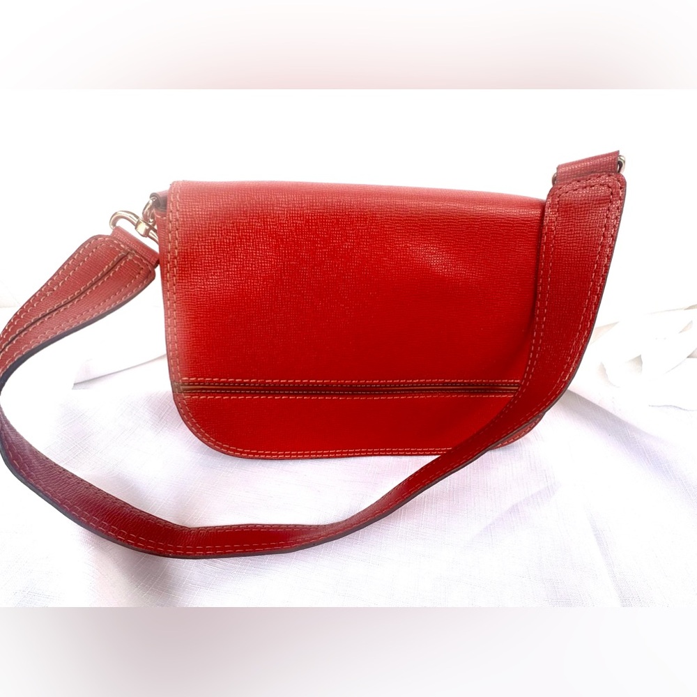 Jones New York Red Faux Leather Shoulder Purse w/Gold Accents - Picture 1 of 10